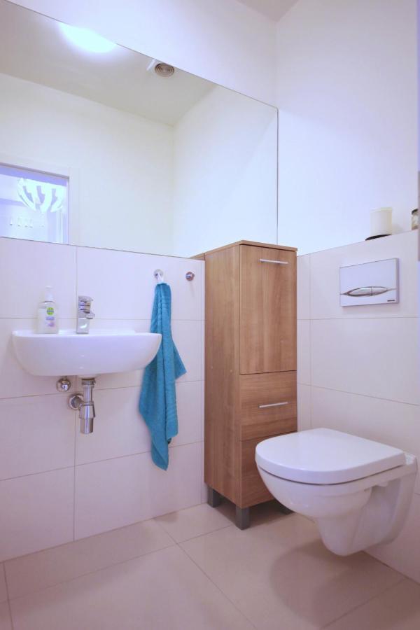 Apartament Modern Futuristic / Zizkov Tv Tower + Metro Station *