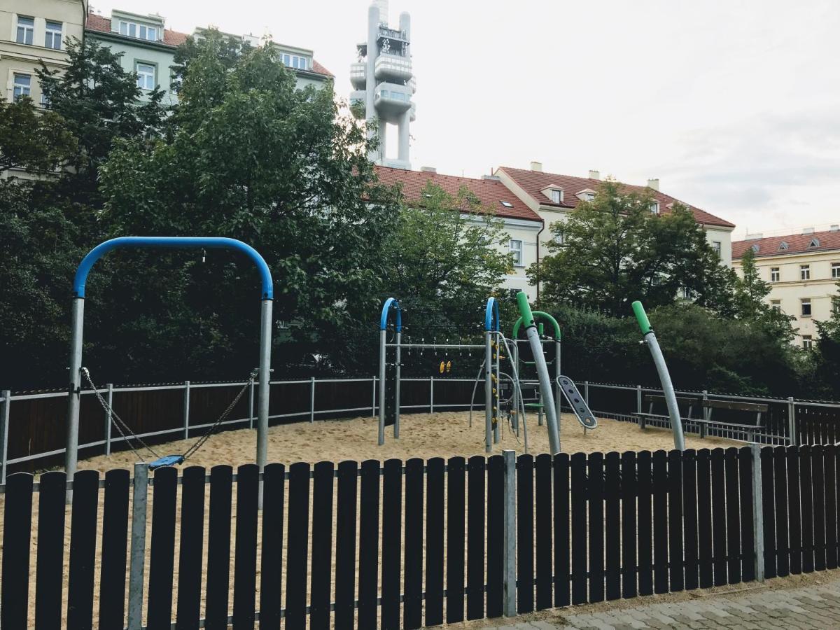 Modern Futuristic / Zizkov Tv Tower + Metro Station Apartament *